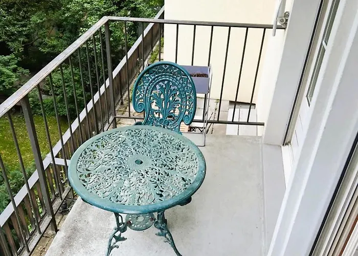 Spacious Old Town Flat, Munster Apartment *